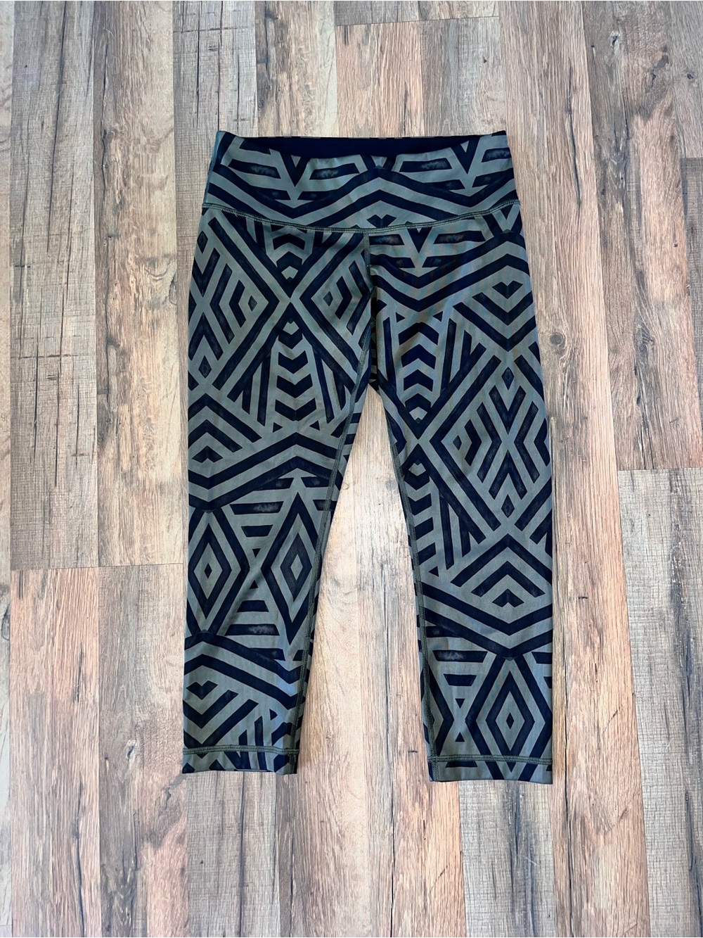 lululemon athletica Olive & Black Geometric 7/8 Leggings